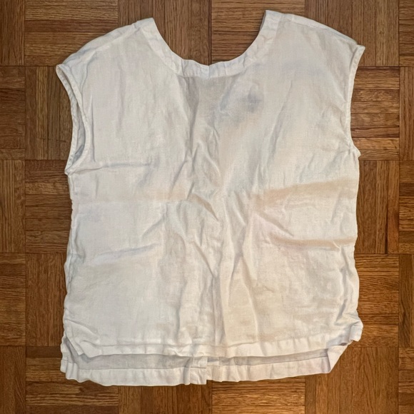Tahari 100% linen white top with buttons - Picture 2 of 3